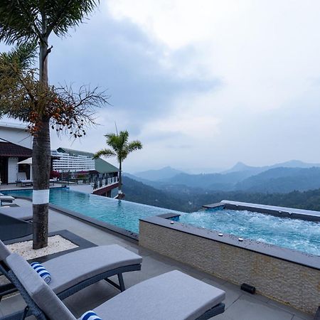 全景逍遥酒店 蒙纳 外观 照片 The swimming pool at the resort