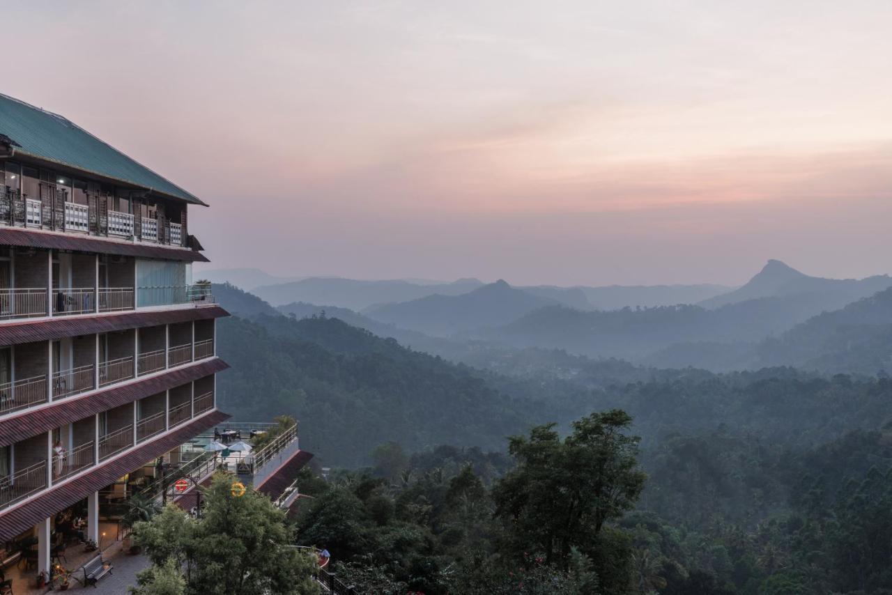 全景逍遥酒店 蒙纳 外观 照片 View of the hotel