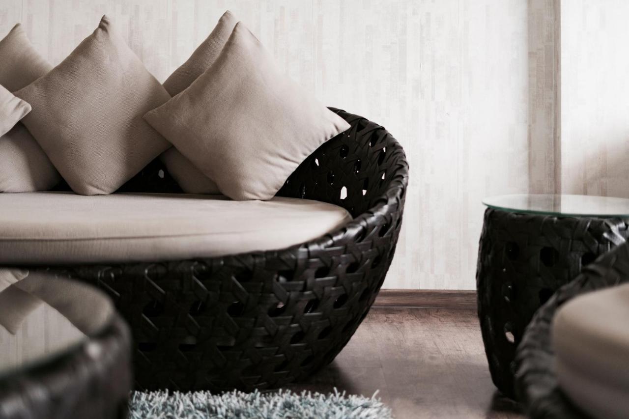 全景逍遥酒店 蒙纳 外观 照片 A rattan chair