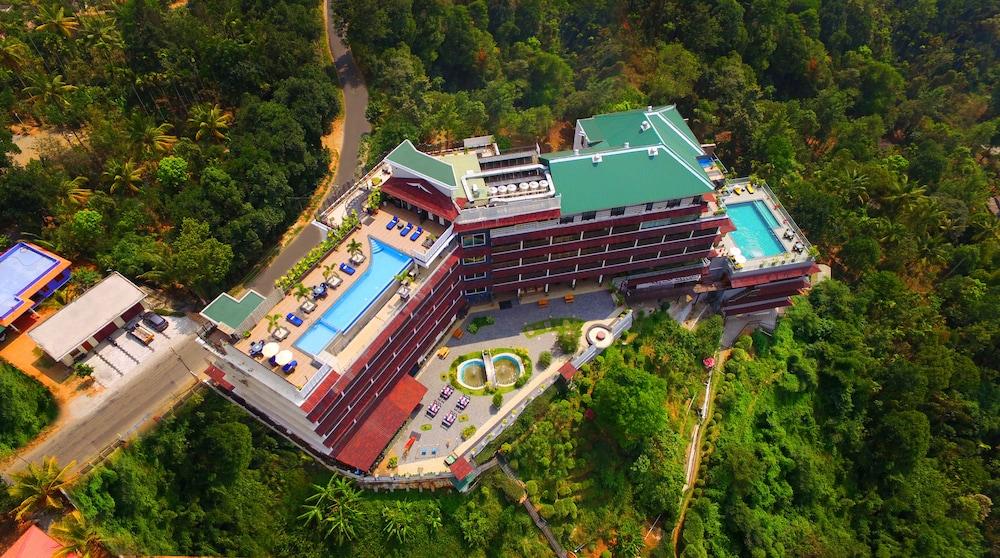 全景逍遥酒店 蒙纳 外观 照片 Aerial view of the hotel