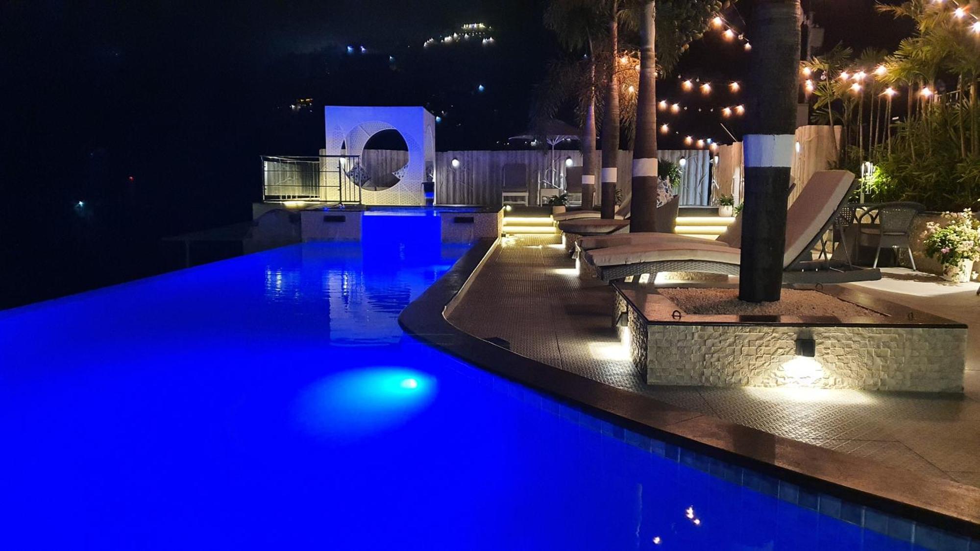 全景逍遥酒店 蒙纳 外观 照片 The pool at the hotel