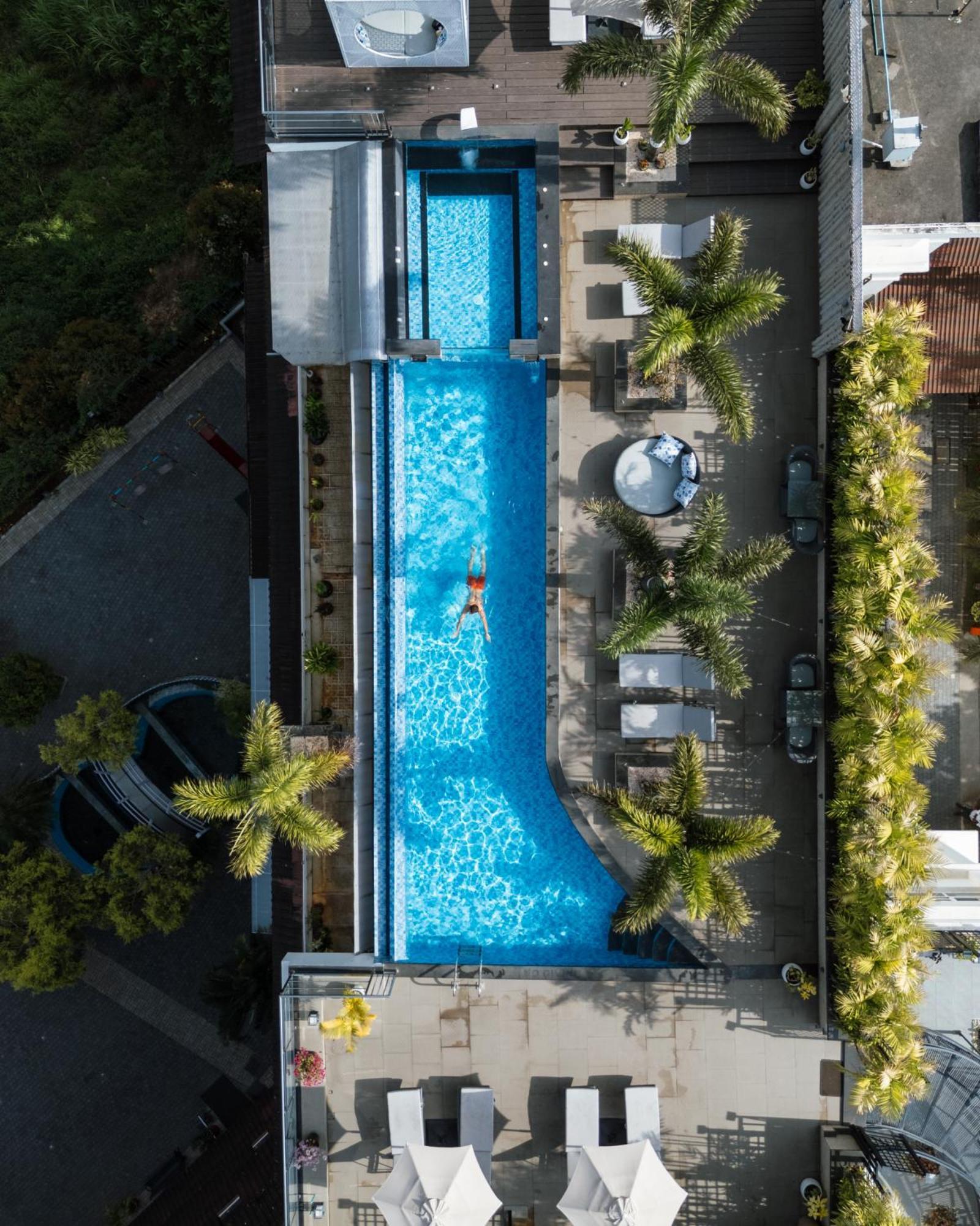 全景逍遥酒店 蒙纳 外观 照片 Aerial view of the pool