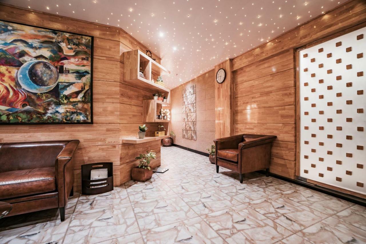 全景逍遥酒店 蒙纳 外观 照片 The interior of the hotel