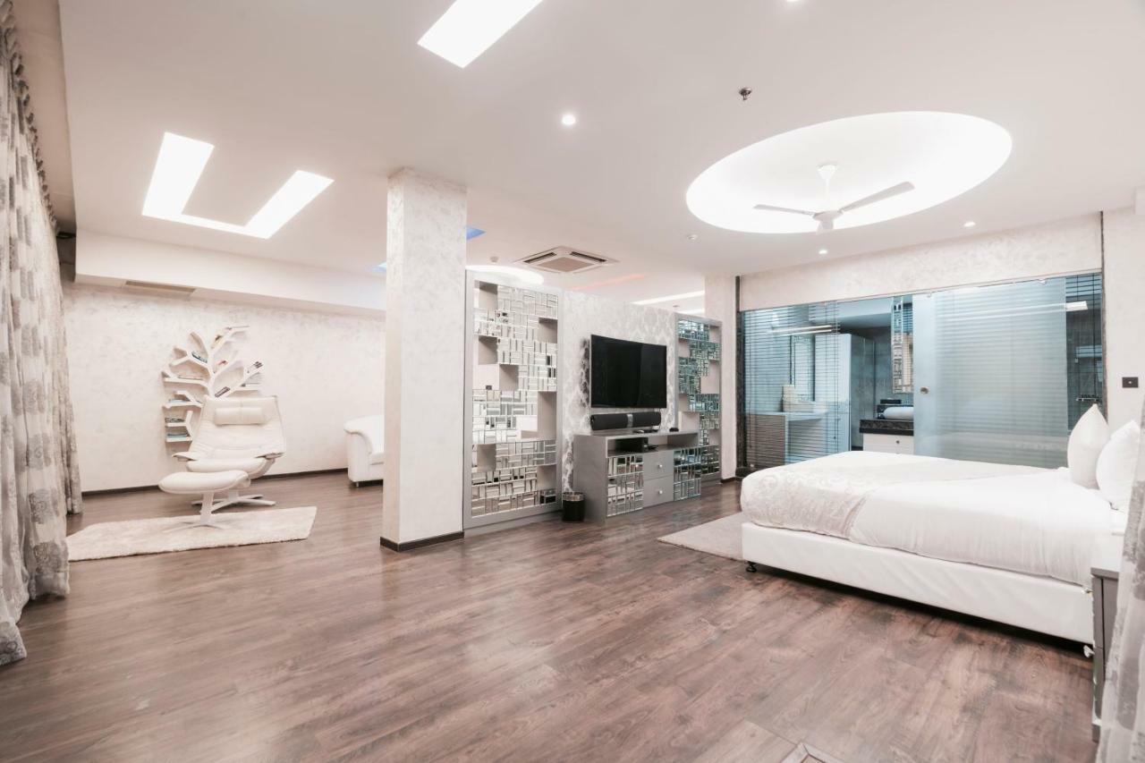 全景逍遥酒店 蒙纳 外观 照片 A suite at the hotel