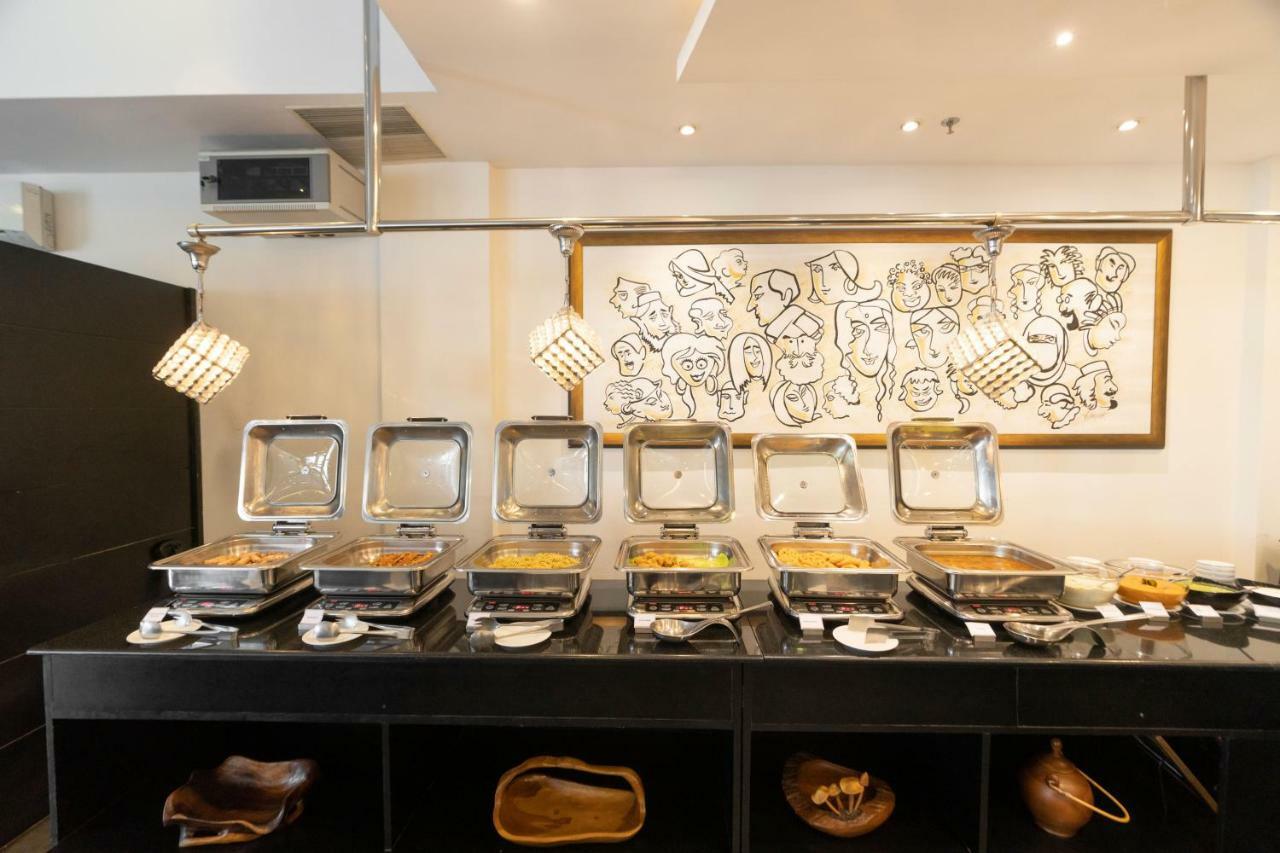 全景逍遥酒店 蒙纳 外观 照片 A chafing dish buffet