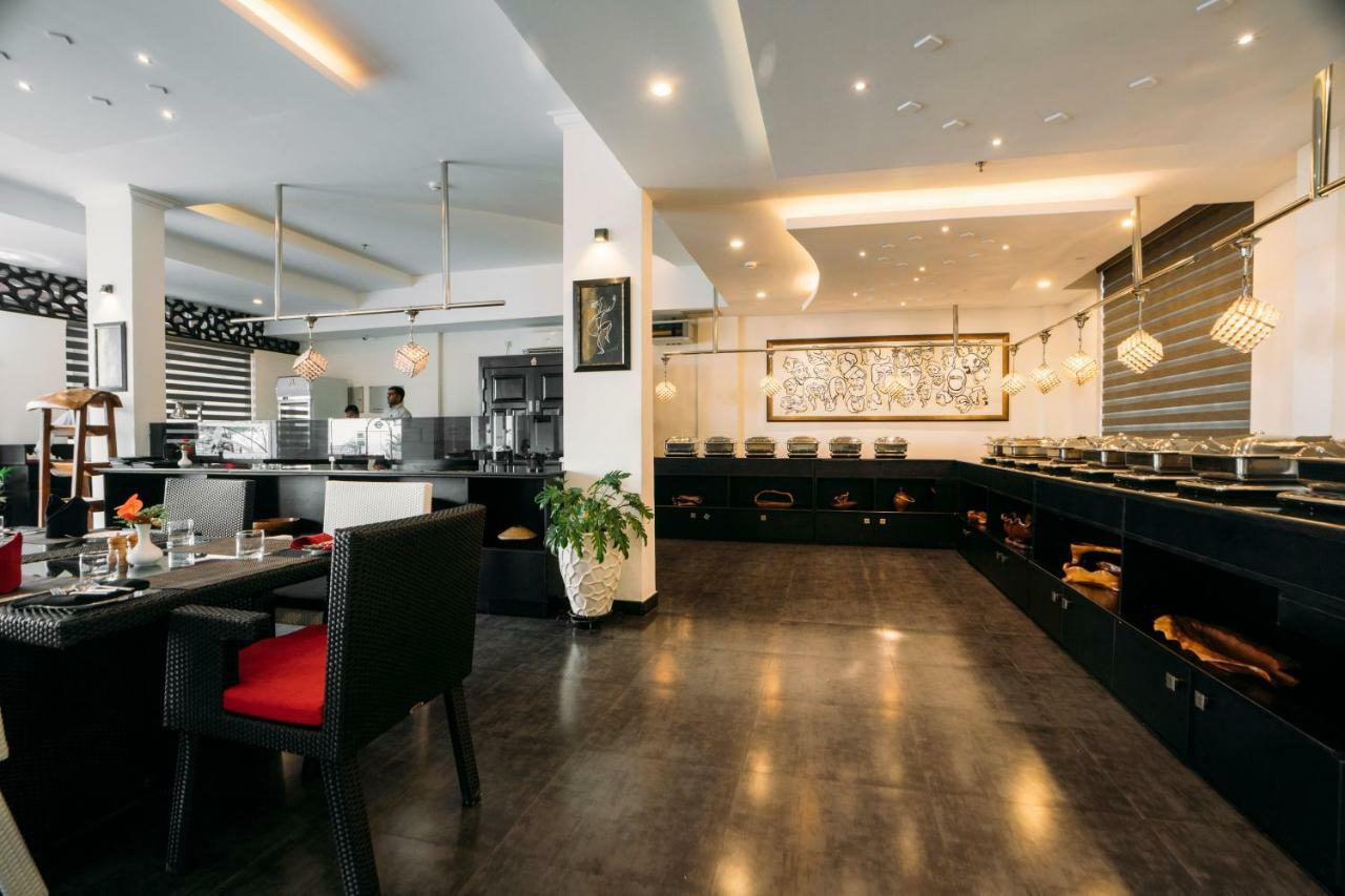 全景逍遥酒店 蒙纳 外观 照片 The interior of the restaurant