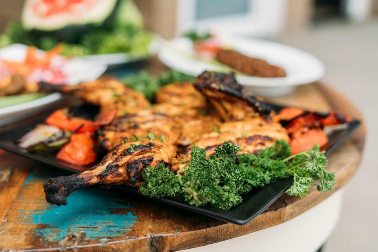 全景逍遥酒店 蒙纳 外观 照片 Grilled chicken