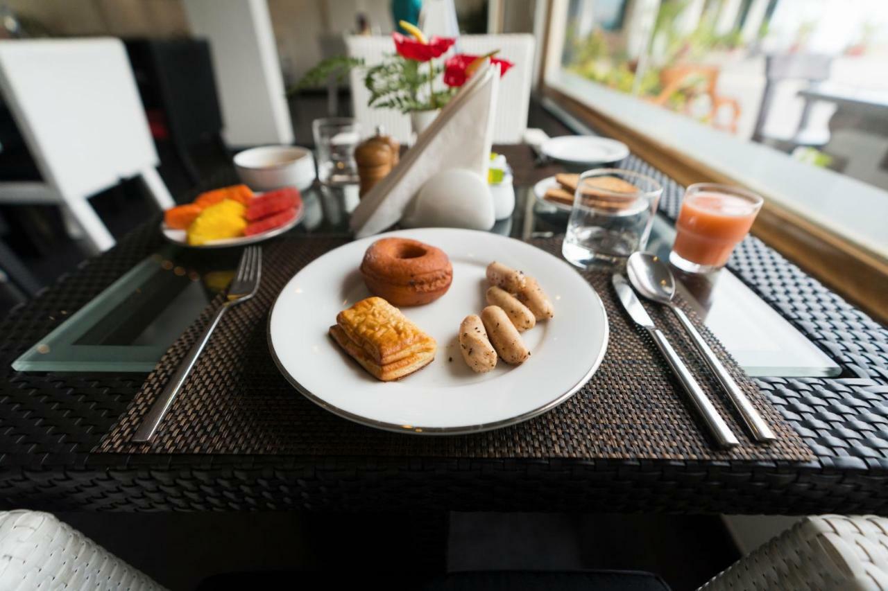 全景逍遥酒店 蒙纳 外观 照片 A breakfast table at a hotel