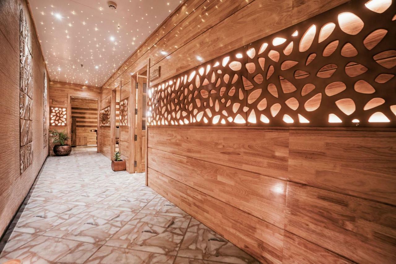 全景逍遥酒店 蒙纳 外观 照片 The interior of the hotel