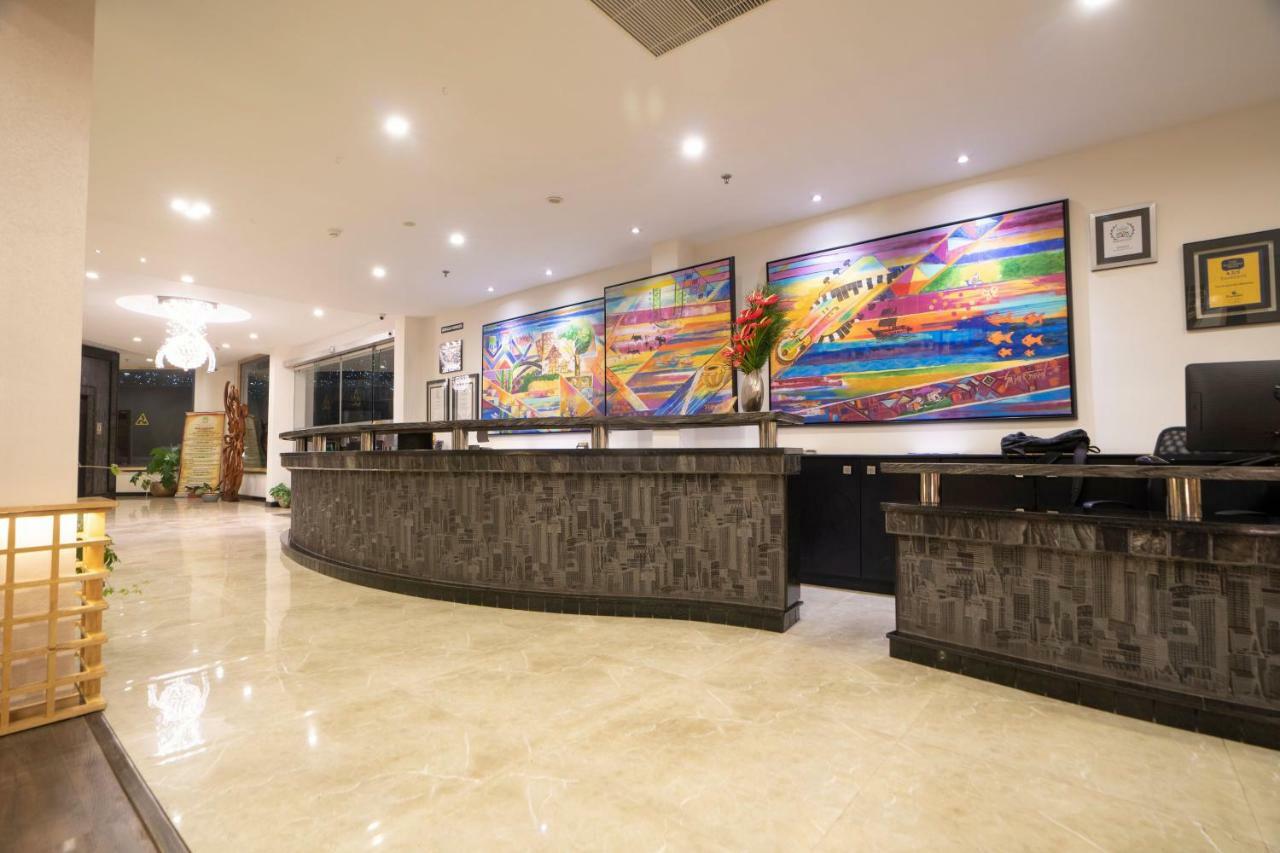 全景逍遥酒店 蒙纳 外观 照片 Reception